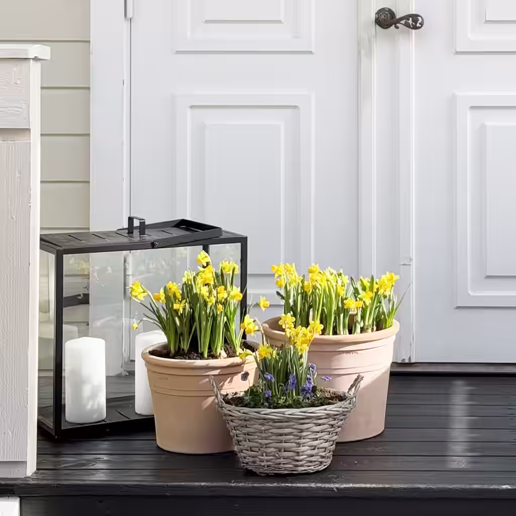 Decorate your entrance for Easter – Three styles on three budgets