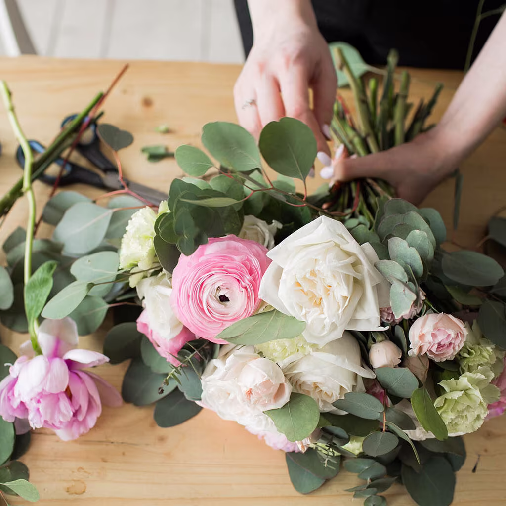 Tie your own flower bouquet – learn the spiral technique