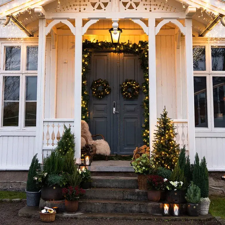 Decorate the entrance for Christmas