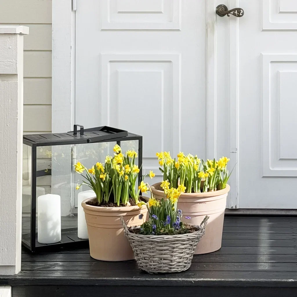 Decorate your entrance for Easter – Three styles on three budgets