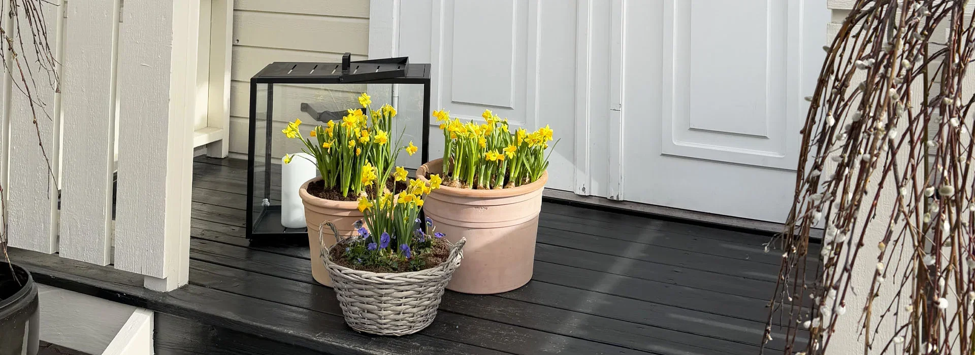 Decorate your entrance for Easter – Three styles on three budgets