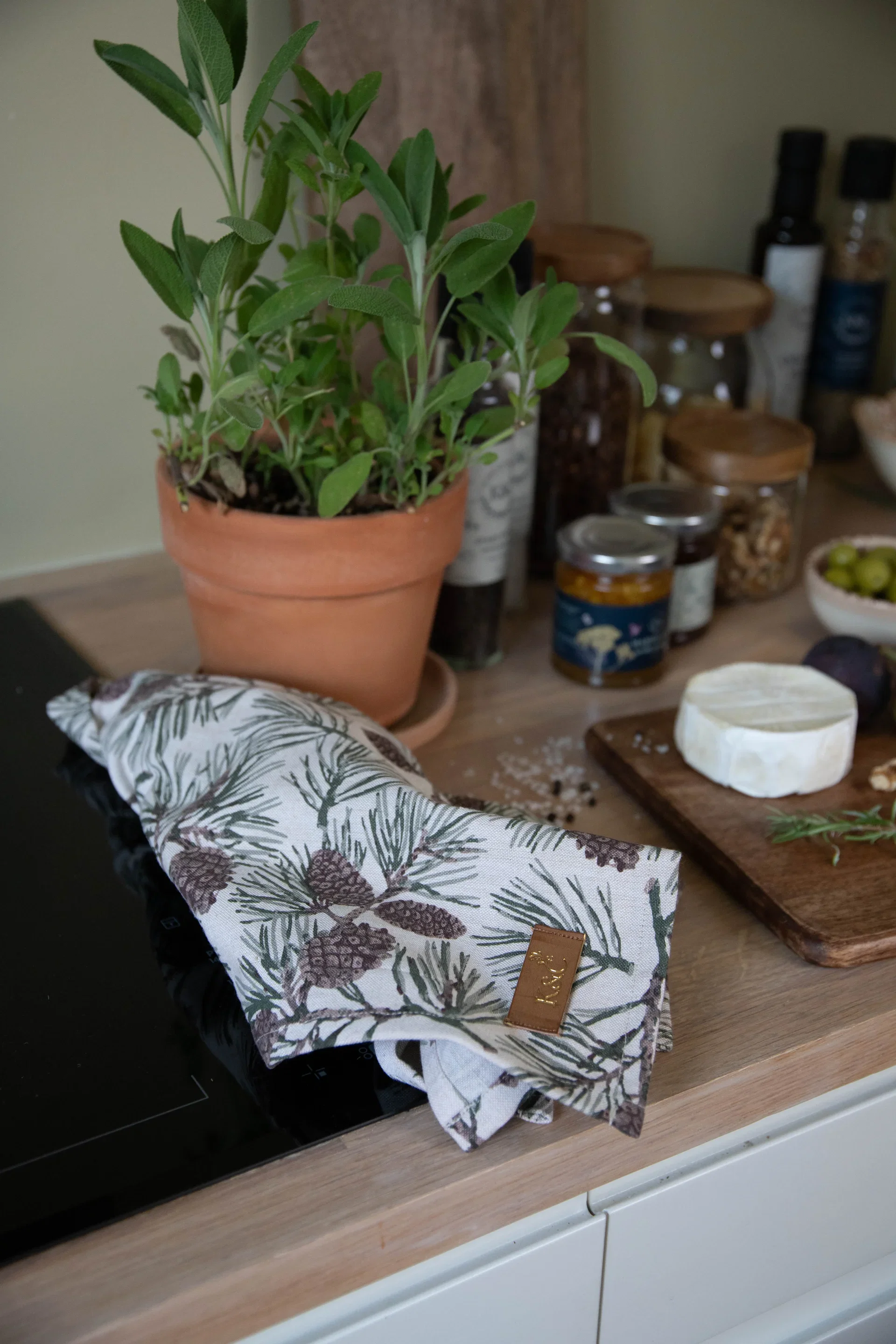 K&C Kitchen Towel Pinecones 50x70