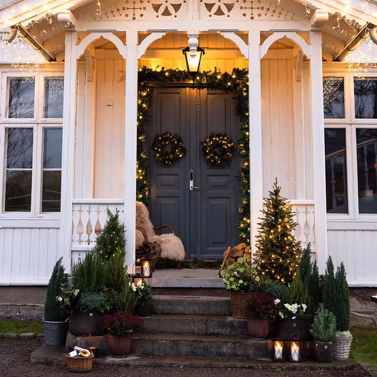 Decorate the entrance for Christmas