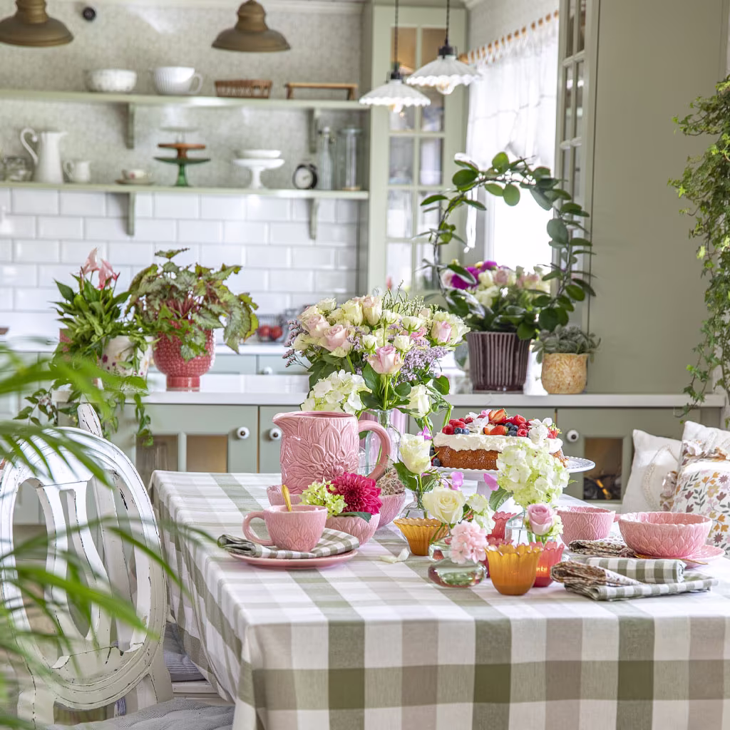 Romantic Style – Detailed and Dreamy